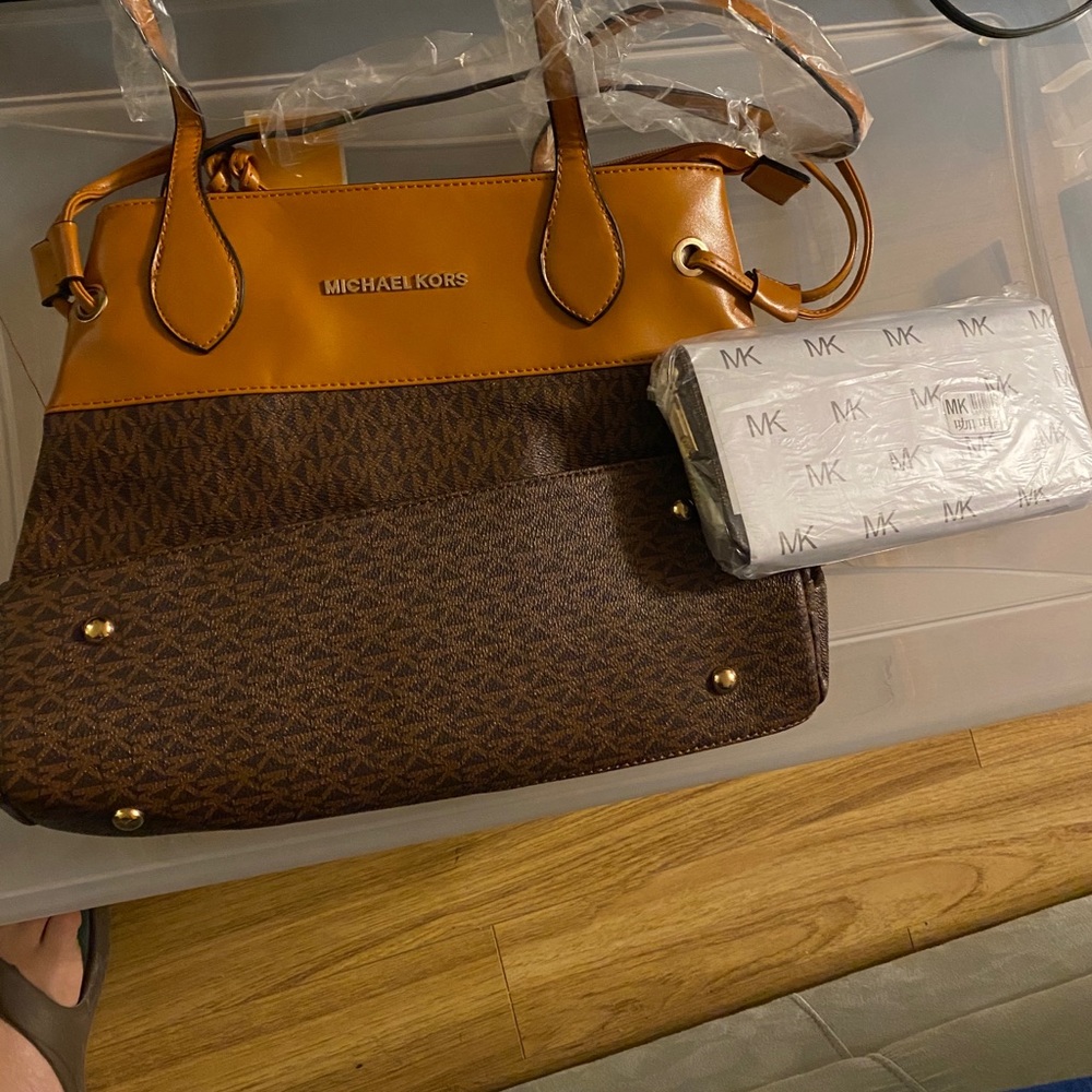 Michael Kors purse MK logo and matching wallet